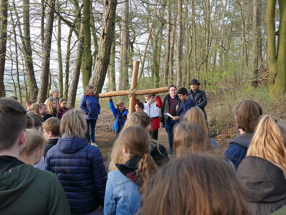 Ökumenischer Jugendkreuzweg in Naumburg (Foto: Karl-Franz Thiede)